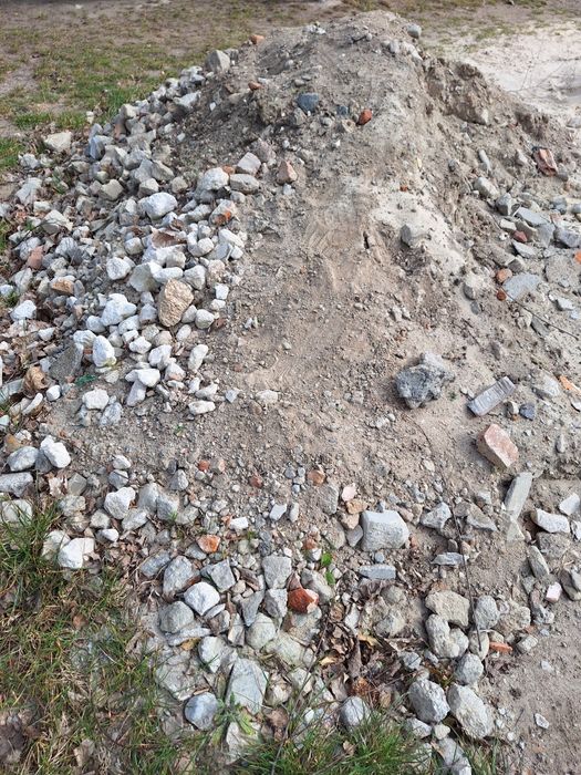 Gruz z ziemią czysty kruszywo tłuczeń