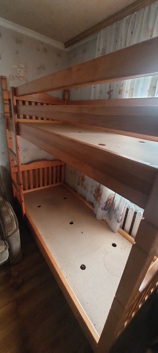 Двоярусне ліжко дитяче