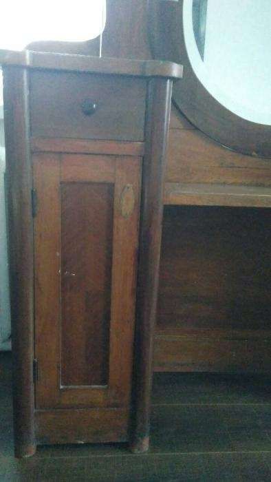 Продаю Трюмо времен раннего СССР