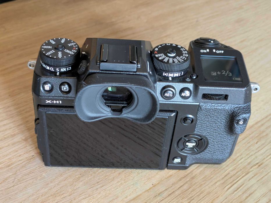 Corpo Fujifilm X-H1 - c/ IBIS e 3 Baterias - Excelente estado