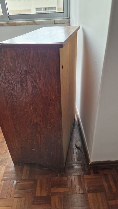 Escrivaninha de madeira