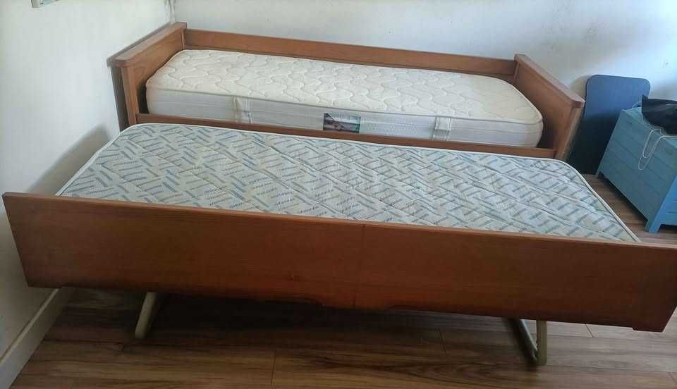 Cama dupla em madeira/cerejeira