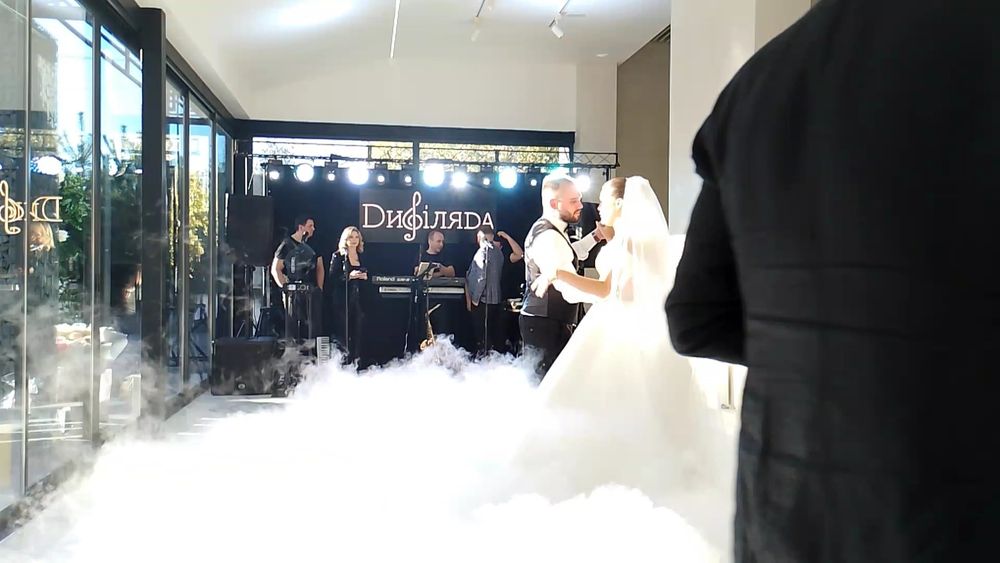 Важкий дим, холодні вогні , конфеті на перший танець молодих.Львів+обл