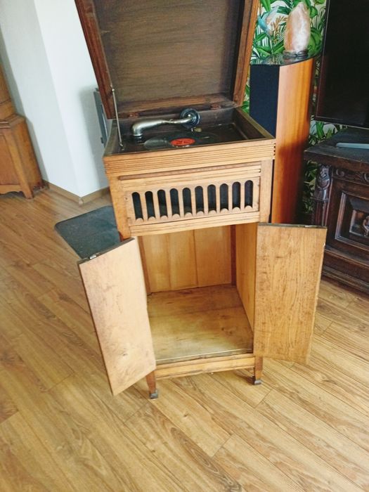 Gramofon przedwojenny antyk