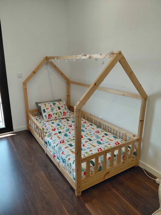 Vendo cama montessori de criança 90x190cm (marca Hôma) com colchão em molas ensacadas