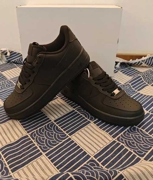 Nowe Nike Air Force 1 Black Leather R.38