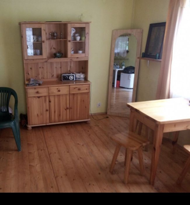 Sprzedam meble: kredens, szafa, stół i 3 taborety