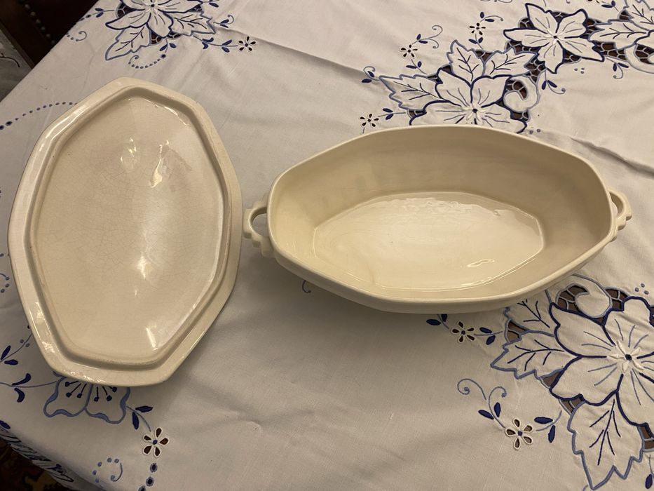Terrina em louça antiga