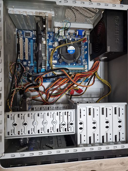 Комп'ютерний комплект

+ монітор |