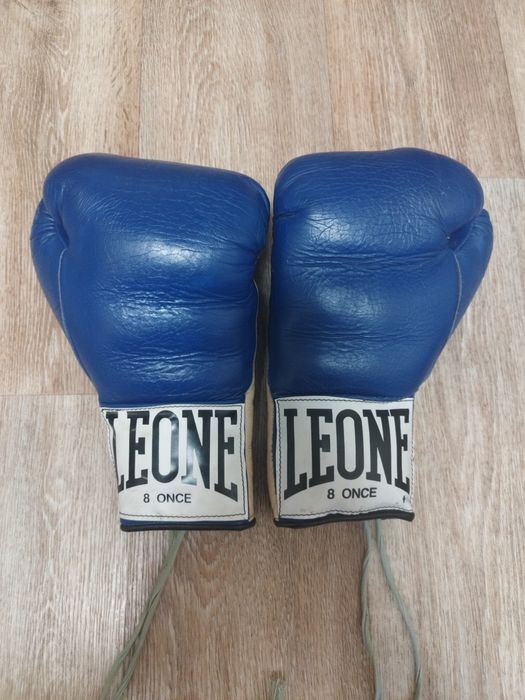 Боксерские перчатки Leone производство Италия профессиональные 10 OZ