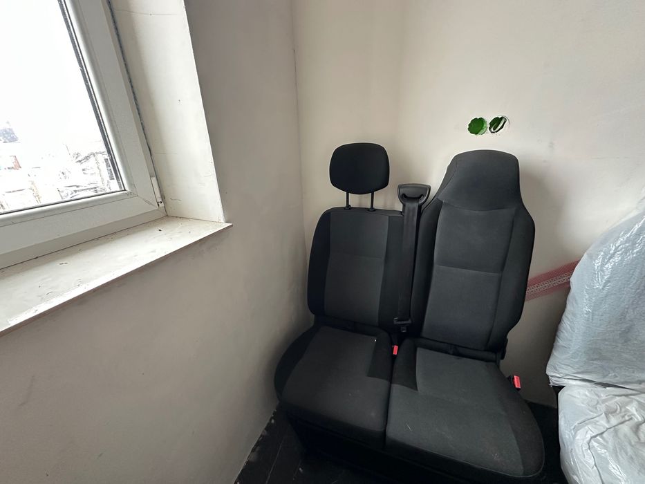 Парні сидіння на бус