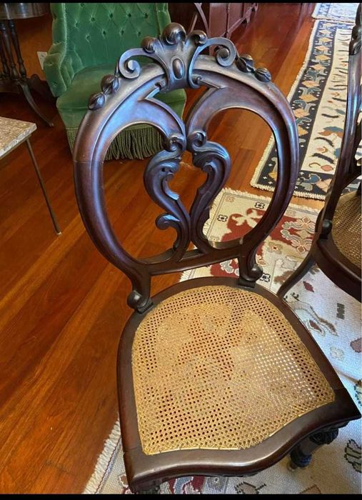 Large table with 6 chairs64741011580417121