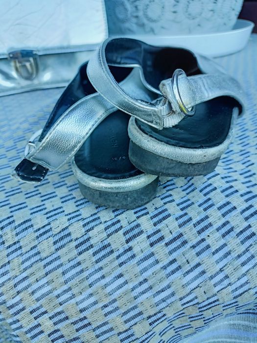 Srebrny komplet sandałki torebka