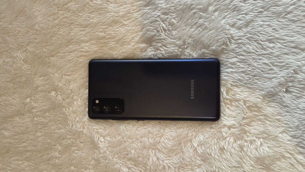 Samsung Galaxy S20 FE 5G 128GB – Excelente estado + 4 capas + 4 películas