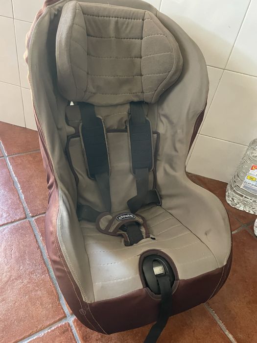Cadeira auto da Chicco para crianças em bom estado