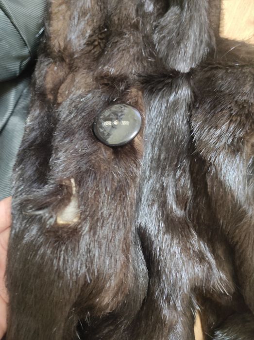 Шуба з нутріїї б/в потребує ремонту