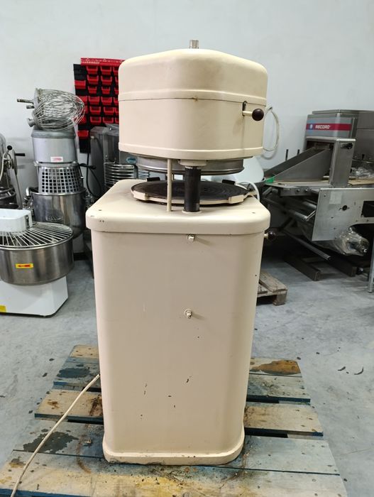 Тістоділитель. Тістоділильна машина. 
Werner & Pfleiderer Stuttgart