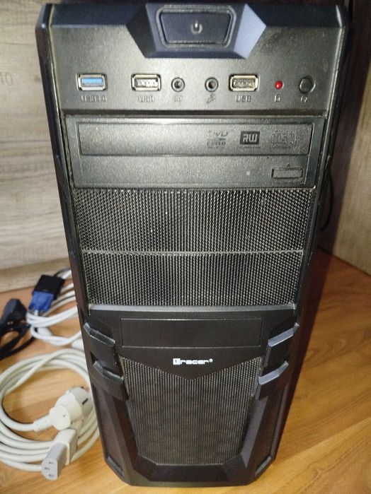 Komputer stacjonarny do gier + monitor