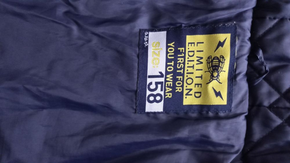 M pikowana kurtka z  kapturem/ wzór litery - unisex