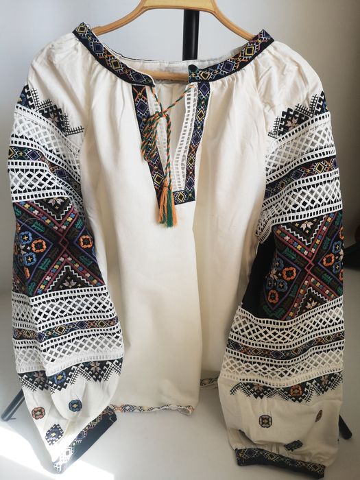 Жіноча вишиванка з мереживом S, M, L, ХЛ, 2ХЛ