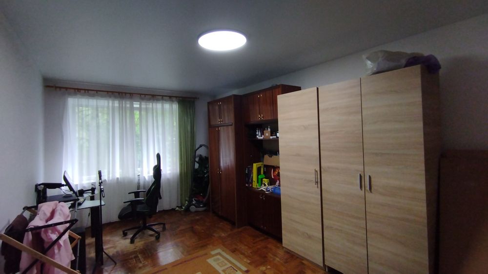 Продається 2 кімнатна квартира Коновальця
