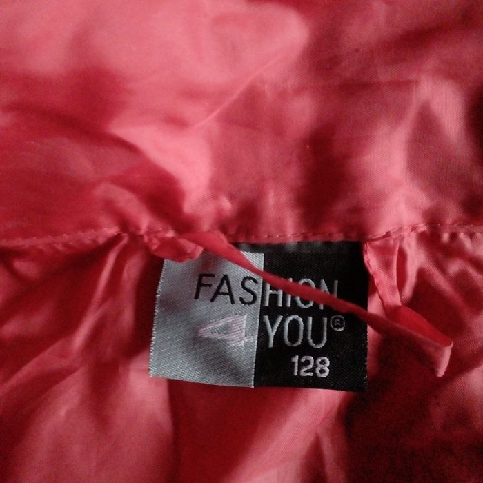 Куртки,желетка,дождевік на дівчінку