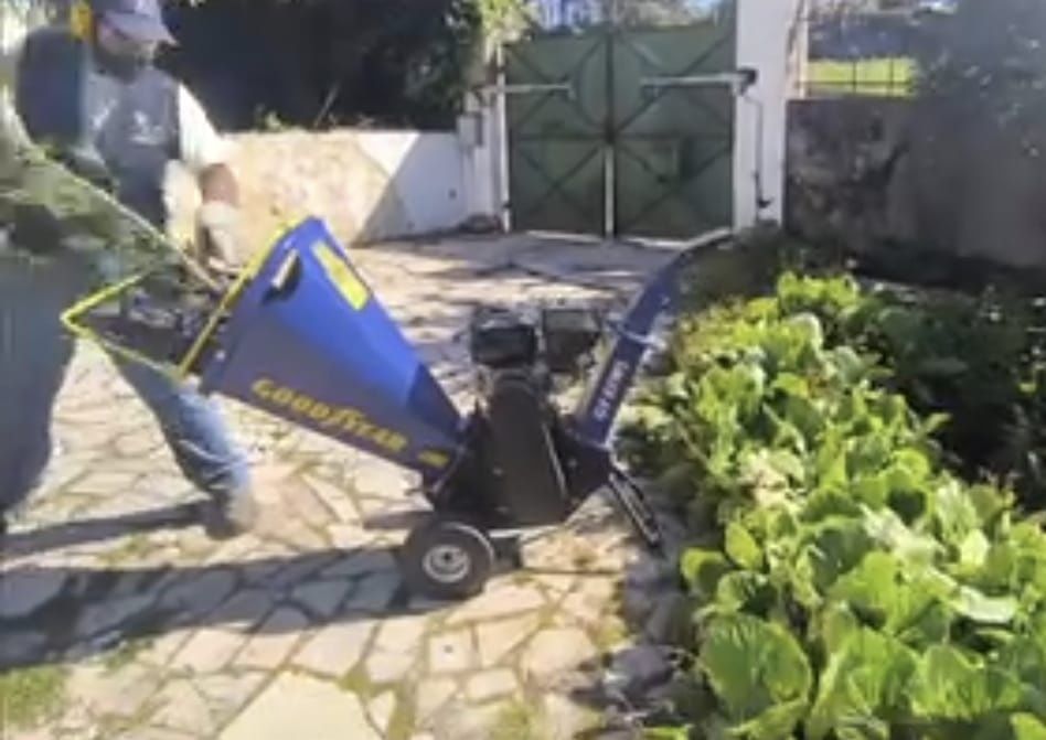 Serviços de triturar ramos /jardins