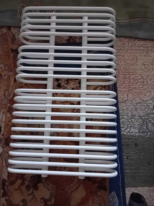 Biały grzejnik łazienkowy