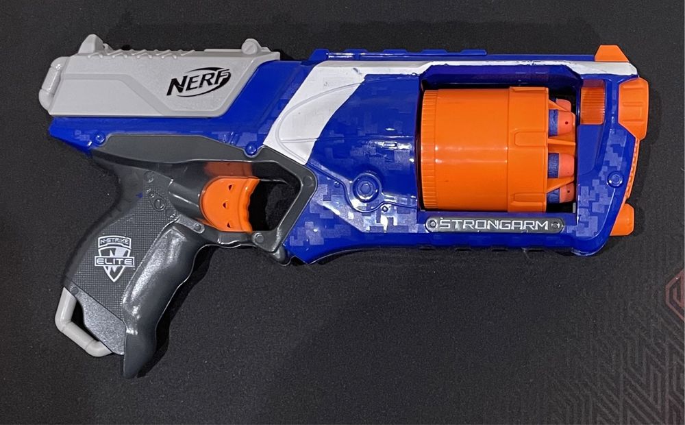 Nerf strongarm бластер