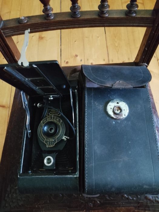 Stary aparat fotograficzny Kodak duży.