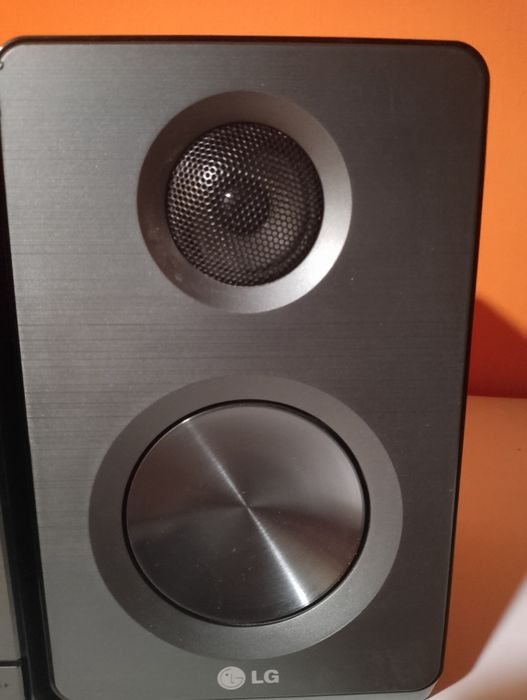 Wieża  LG opis jak na zdjęciach.