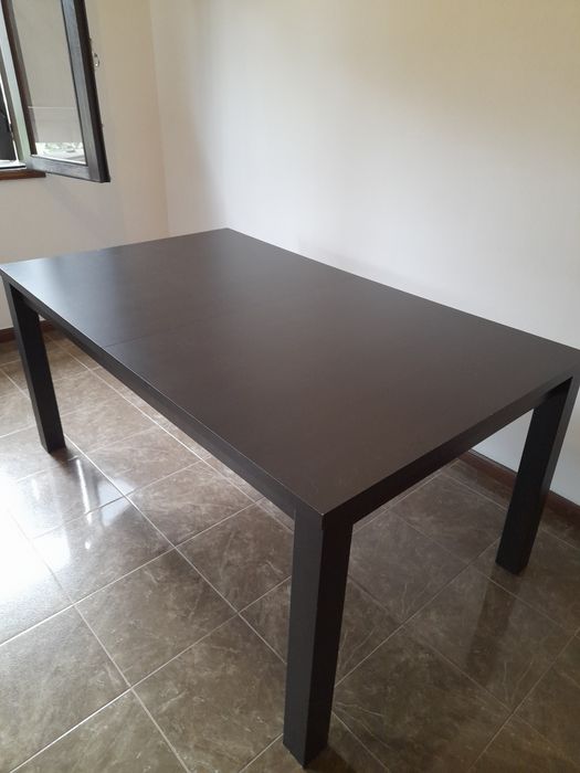 Selling dining table in good condition for €20064739987430019120