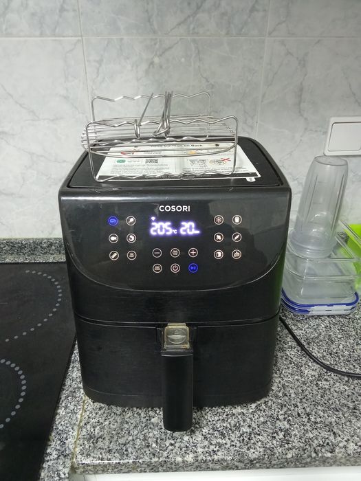 Kauan santos, vendo tv é Air flyer