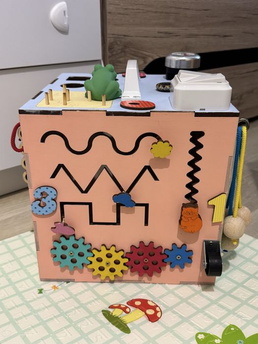 Бізікуб розвиваюча іграшка