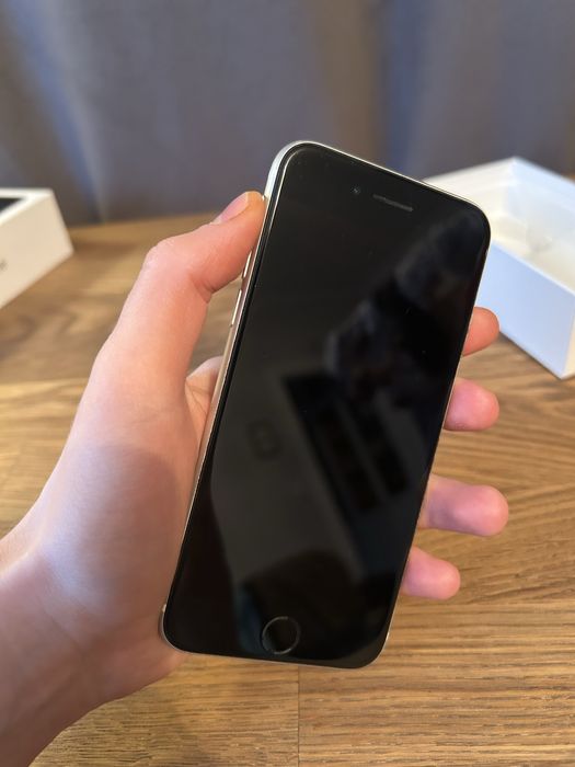 iPhone SE 2 generacji 64gb