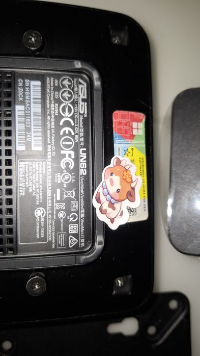 Komputer Asus VivoMini Intel i3, 12 GB RAM, 256 SSD, Windows 11