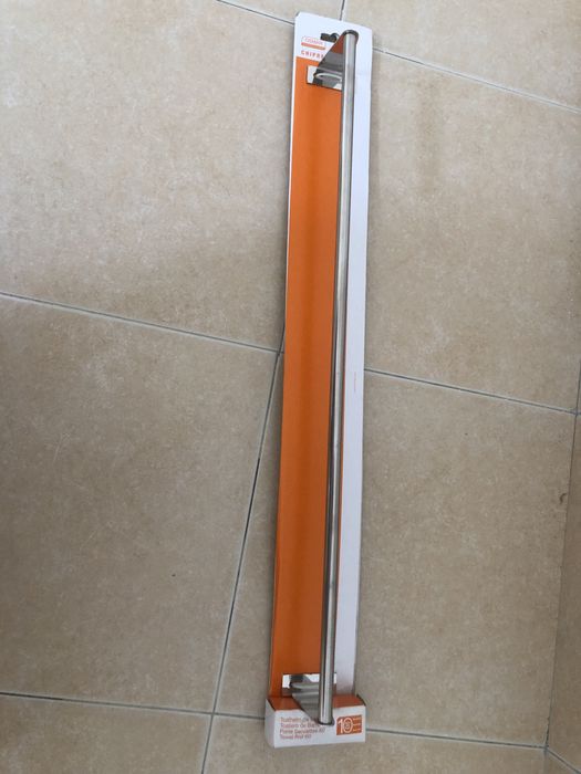 Vende-se toalheiro de barra 60