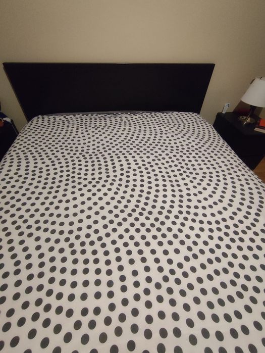 Cama Malm Preta 160x200 + mesas de cabeceira
Estrutura cama c/arrumaçã