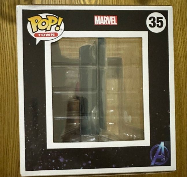 Funko pop Avengers tower and iron man N35