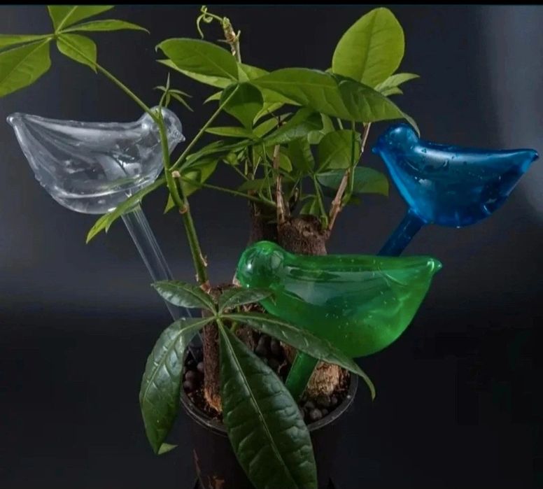 Nawadniacz do roślin doniczkowych w kształcie ptaszka