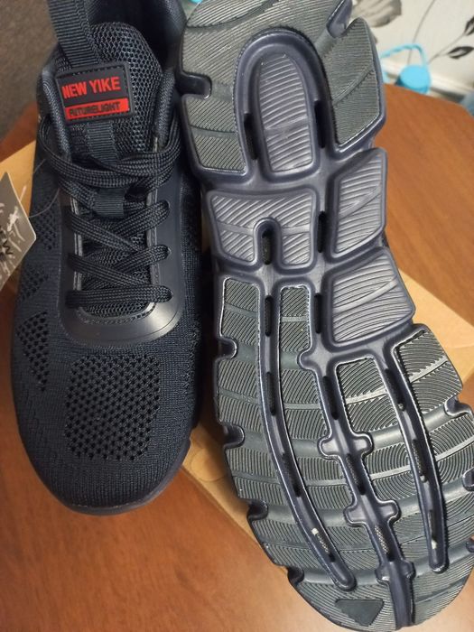 Продам чоловічі літні кросівки 44 розміру