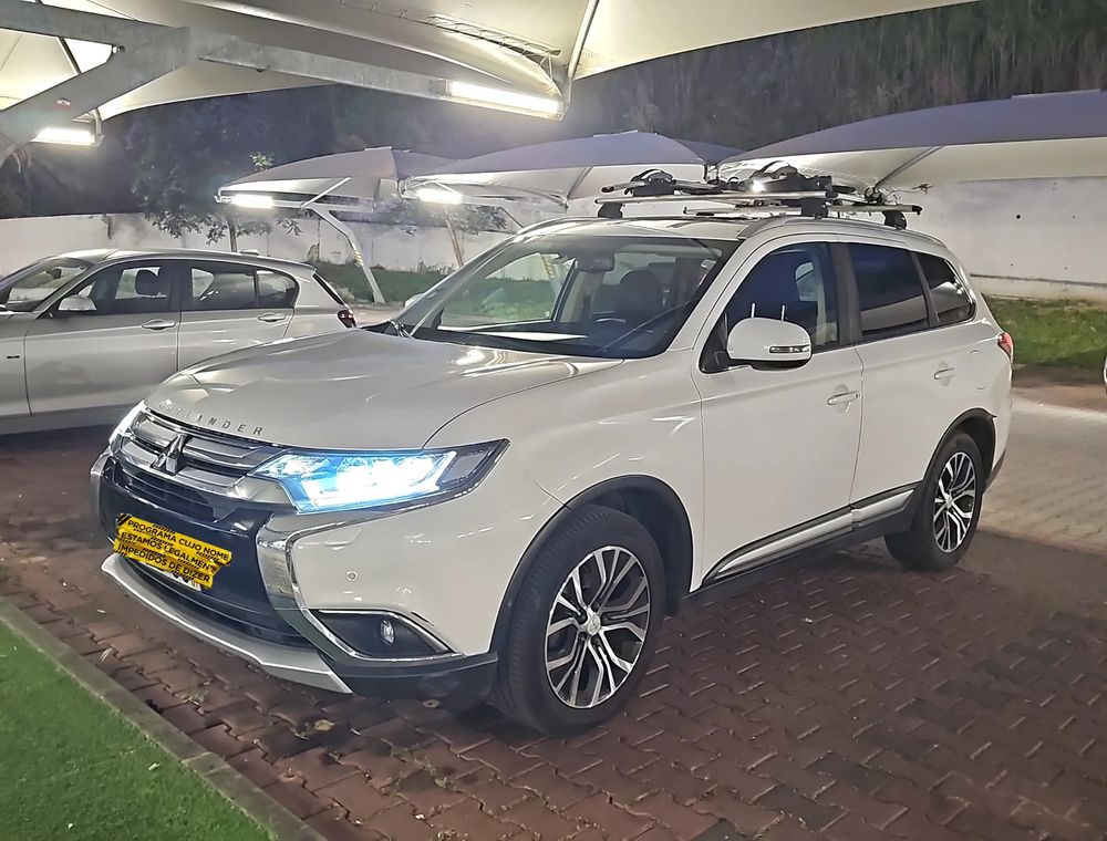Mitsubishi Outlander 2.2 DI-D Instyle Navi Black Edition