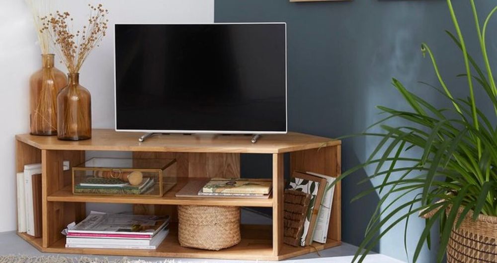Móvel de canto para TV em madeira