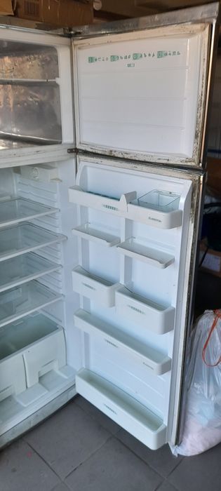 Frigorifico Ariston com congelador