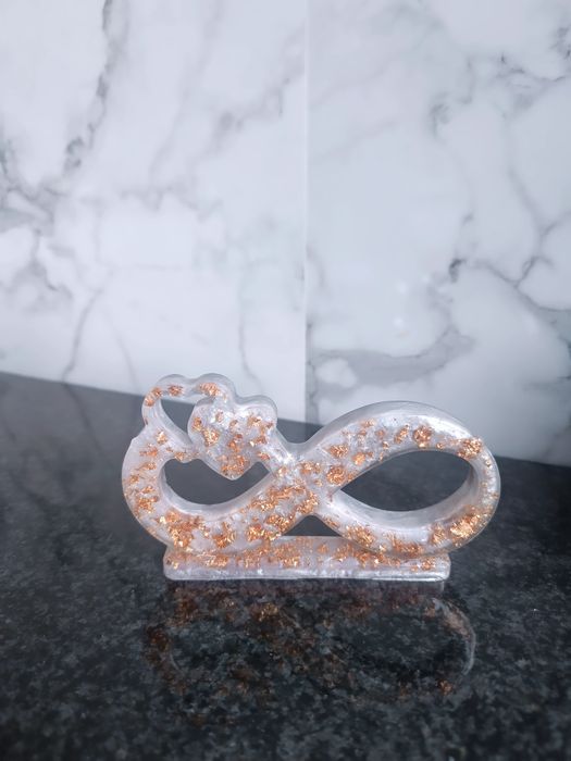 Símbolo do infinito em resina