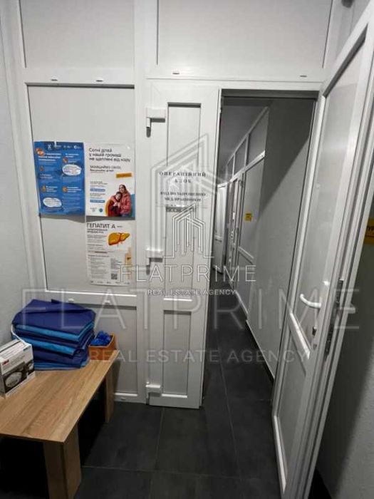 Продаж комерцiйна фасадна будiвля торгове примiщення