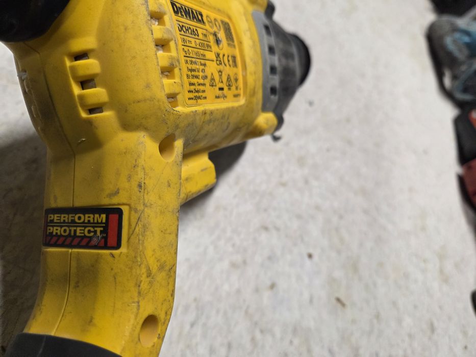 Dewalt DCH263 młotowiertarka z akumulatorem.