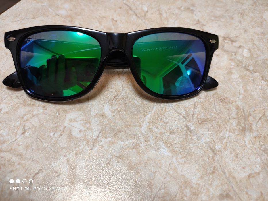 Солнцезащитные очки.