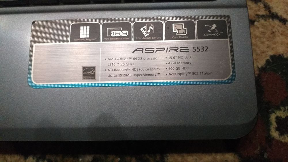 Продам ноутбук ACER на запчастини з зарядним пристроєм.