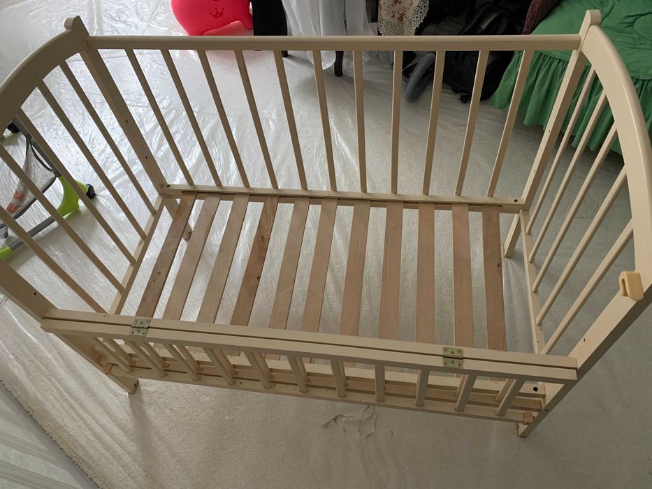 дитяче ліжко-гойдалка